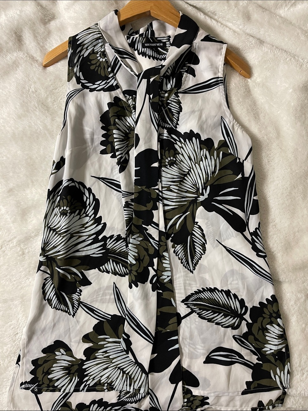 Who What Wear Black, White & Olive Floral Tie-Neck Tunic Length Camisole